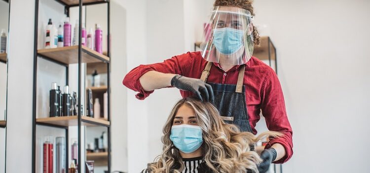 Jak funkcjonują salony fryzjerskie w dobie koronawirusa?